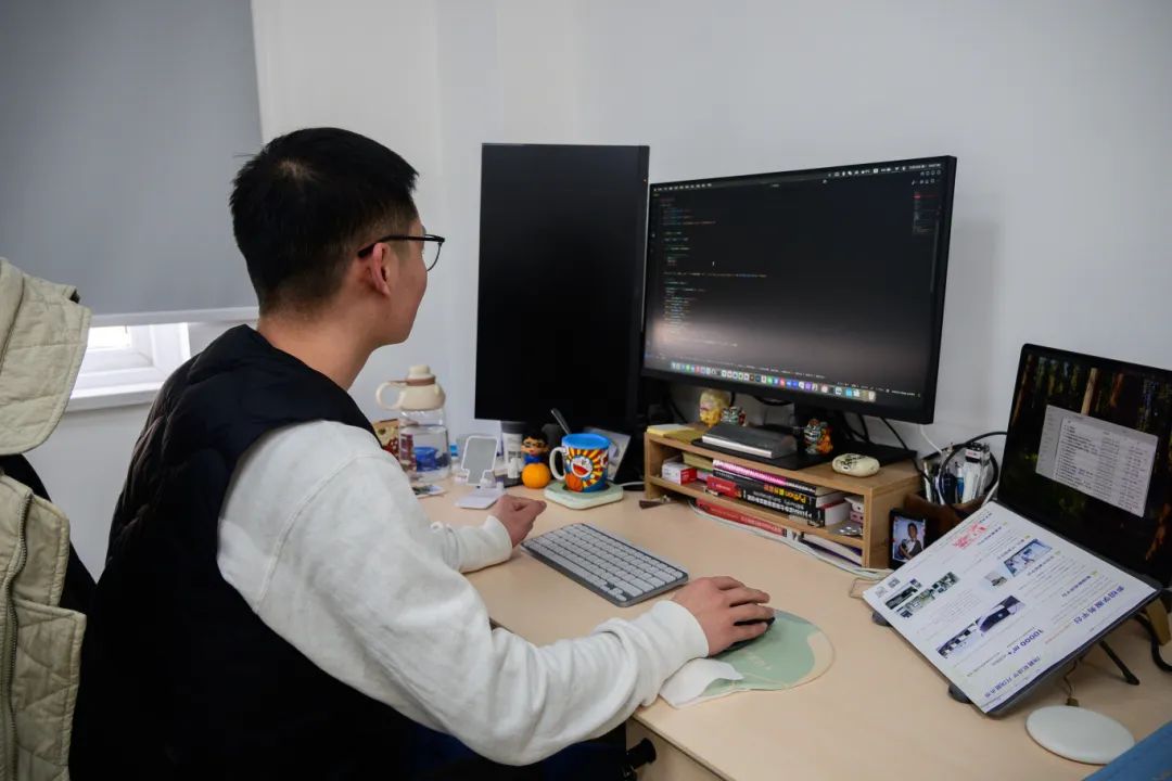 杜同学日常学习(学通社记者 梁翠莹 摄).jpg